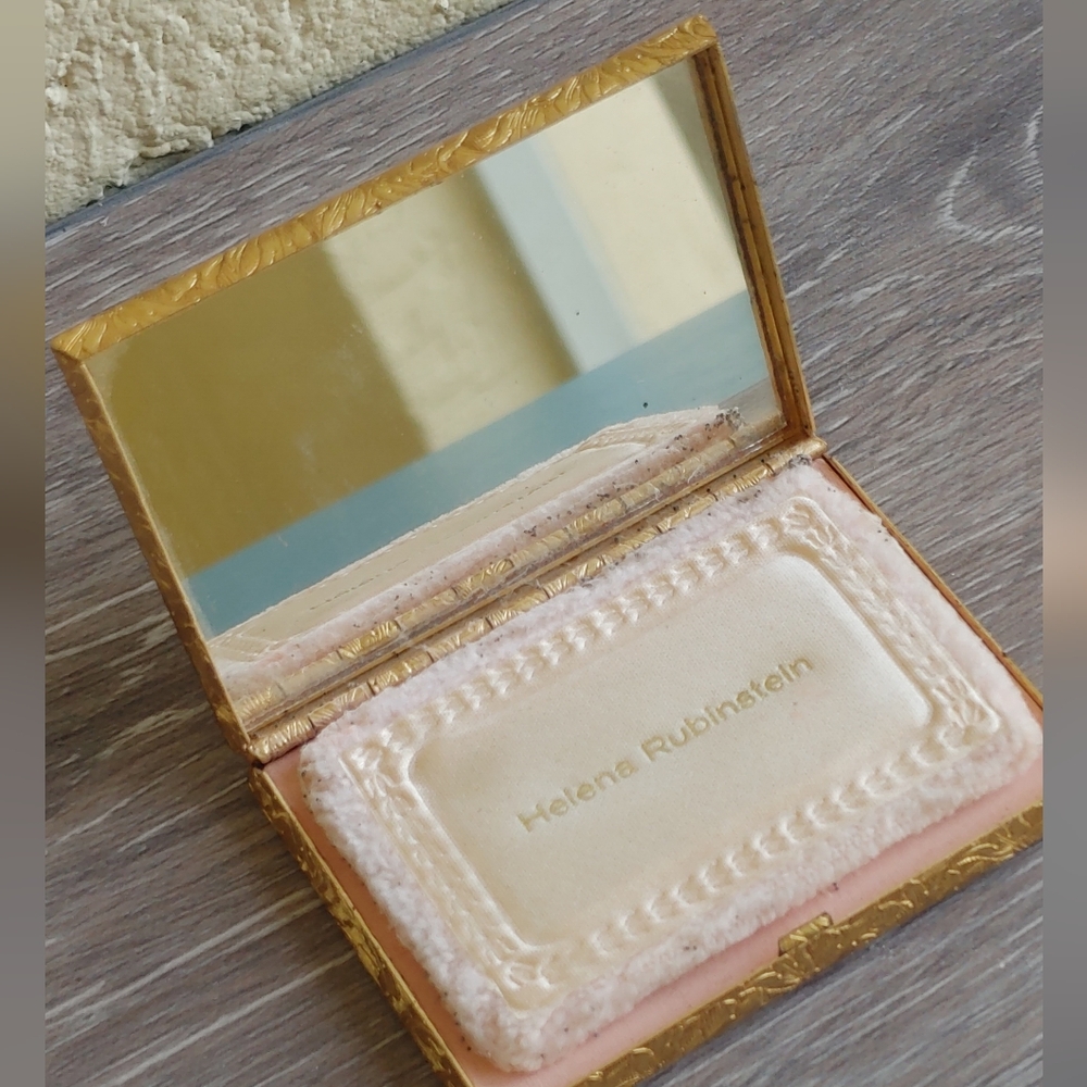 Pink Compact Powder - Picture 2 of 10